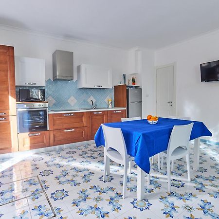 Seashell Apartment Минори Екстериор снимка
