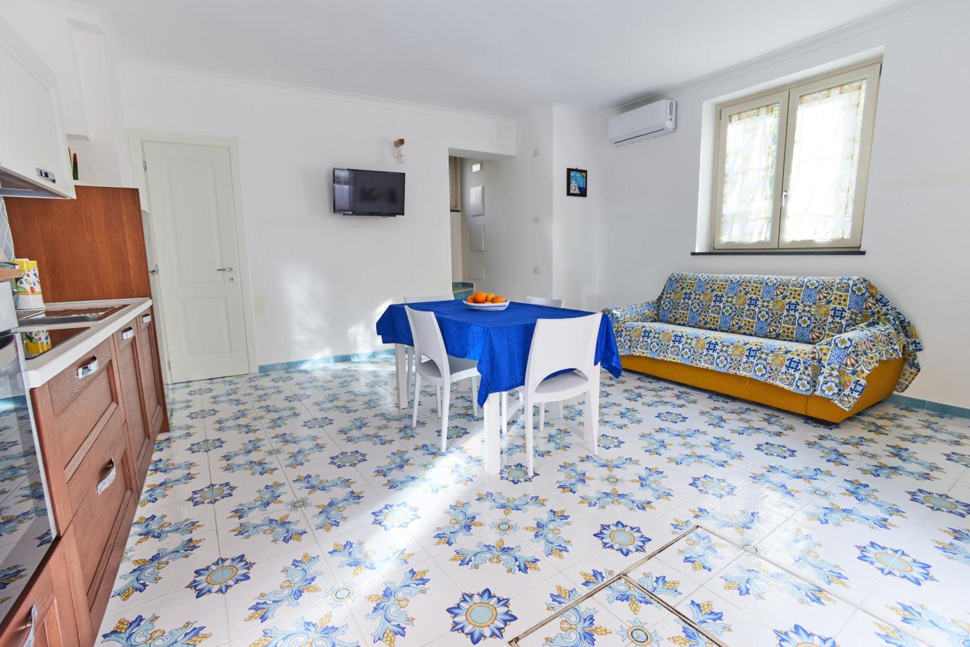 Seashell Apartment Минори Екстериор снимка
